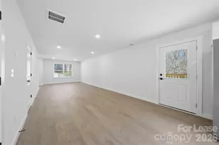 403 15th Ave SW, Hickory, NC 28602 - Photo 9