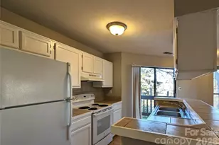 8137 Cedar Glen Dr, Charlotte, NC 28212 - Photo 9