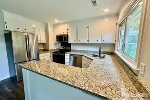 2423 Emstead Ct, Charlotte, NC 28210 - Photo 5