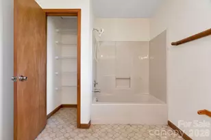 416 Kanasgowa Dr, Brevard, NC 28712 - Photo 17