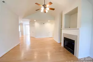 8820 Legacy Lake Ln, Charlotte, NC 28269 - Photo 15