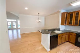 8820 Legacy Lake Ln, Charlotte, NC 28269 - Photo 7