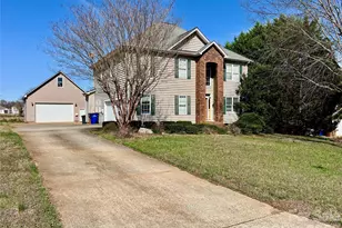 962 Huntington Hills Dr, Lincolnton, NC 28092 - Photo 1