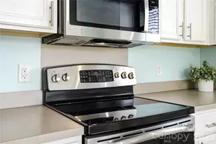 6714 Wicked Oak Ln, Charlotte, NC 28216 - Photo 9