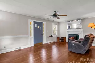 110 Houston St, Hendersonville, NC 28792 - Photo 9