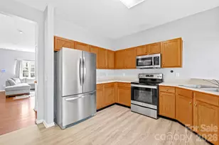 2823 Summergrove Ct, Matthews, NC 28105 - Photo 13