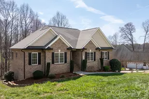 1158 Waterford Dr, Hickory, NC 28602 - Photo 25
