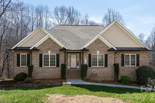 1158 Waterford Dr, Hickory, NC 28602 - Photo 1