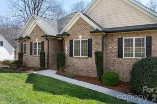 1158 Waterford Dr, Hickory, NC 28602 - Photo 3