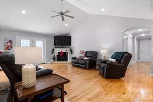 1158 Waterford Dr, Hickory, NC 28602 - Photo 5