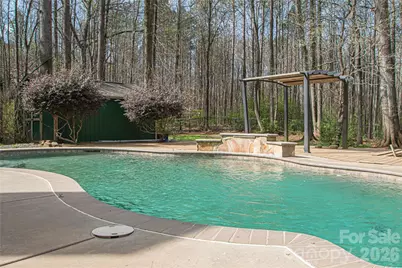 2725 Lakeview Circle, Matthews, NC 28105 - Photo 11