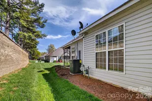 4492 Antelope Ln, Charlotte, NC 28269 - Photo 5