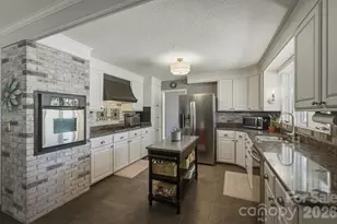 900 Magnolia Ave NE, Valdese, NC 28690 - Photo 5