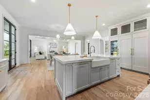 221 N Canterbury Rd, Charlotte, NC 28211 - Photo 11