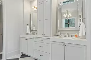 221 N Canterbury Rd, Charlotte, NC 28211 - Photo 25