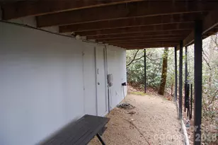 202 Knoll Cir, Newland, NC 28657 - Photo 15