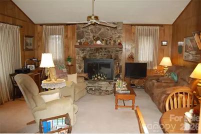 202 Knoll Circle, Newland, NC 28657 - Photo 3