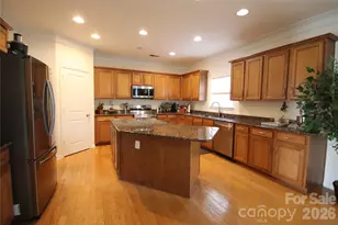 12700 Oldehurst Pl, Charlotte, NC 28262 - Photo 9