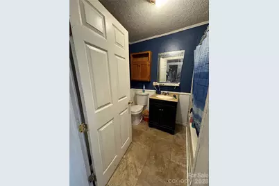 135 E Spencer Avenue, Gastonia, NC 28054 - Photo 5