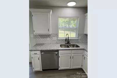 5637 Hedgecrest Place, Charlotte, NC 28269 - Photo 11