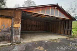 3490 US 70 Hwy E, Marion, NC 28752 - Photo 23