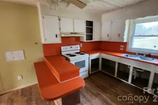 3490 US 70 Hwy E, Marion, NC 28752 - Photo 15