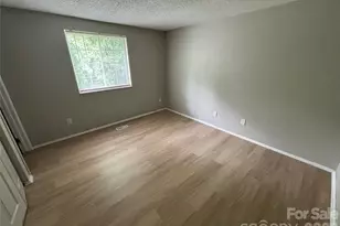 9525 Robert Burns Ct, Charlotte, NC 28213 - Photo 5