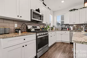 4009 Eckels Dr, Charlotte, NC 28215 - Photo 5