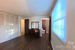 1018 Farmfield Ln, Charlotte, NC 28213 - Photo 9