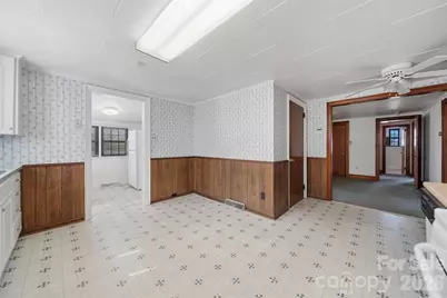 2421 35th Street Court NE, Hickory, NC 28601 - Photo 9