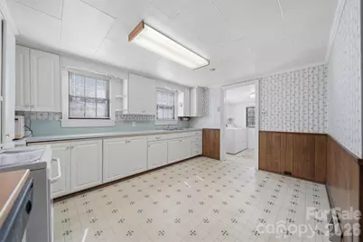 2421 35th Street Court NE, Hickory, NC 28601 - Photo 5