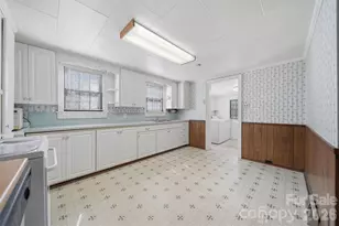 2421 35th St Ct NE, Hickory, NC 28601 - Photo 5