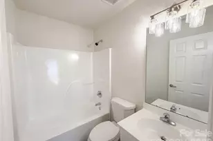 11037 Wyndham Pointe Dr, Charlotte, NC 28213 - Photo 9