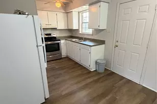 318 N Poplar St, Gastonia, NC 28054 - Photo 3