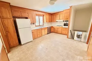 3002 Club Dr, Gastonia, NC 28054 - Photo 9