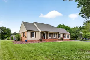 3231 Windrow Ln, Matthews, NC 28105 - Photo 3