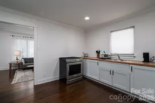 1642 Hawthorne Ln, Charlotte, NC 28205 - Photo 7