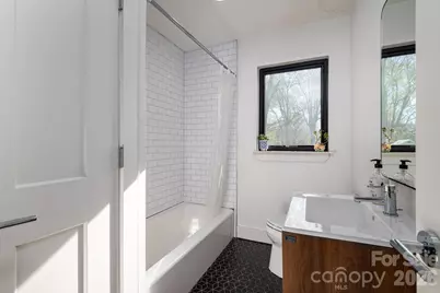 1642 Hawthorne Lane, Charlotte, NC 28205 - Photo 13