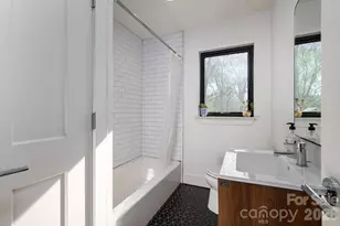 1642 Hawthorne Ln, Charlotte, NC 28205 - Photo 13