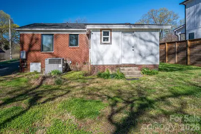 1642 Hawthorne Lane, Charlotte, NC 28205 - Photo 17