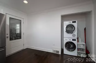 1642 Hawthorne Ln, Charlotte, NC 28205 - Photo 9