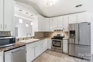 2909 Oakcroft Dr, Matthews, NC 28105 - Photo 9