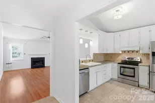 2909 Oakcroft Dr, Matthews, NC 28105 - Photo 5