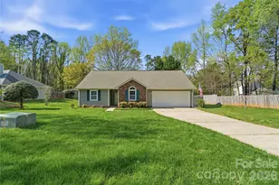 2909 Oakcroft Dr, Matthews, NC 28105 - Photo 3