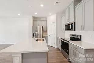 8212 Hidden Spgs Trl, Charlotte, NC 28216 - Photo 5