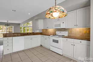 111 Broadmoor Dr, Flat Rock, NC 28731 - Photo 11