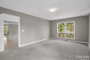 111 Broadmoor Dr, Flat Rock, NC 28731 - Photo 15