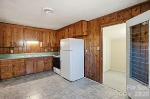 4325 Knollcrest Dr, Charlotte, NC 28208 - Photo 9