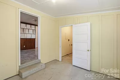 4325 Knollcrest Drive, Charlotte, NC 28208 - Photo 11