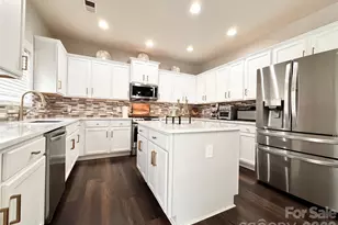 10031 Glenburn Ln, Charlotte, NC 28278 - Photo 13